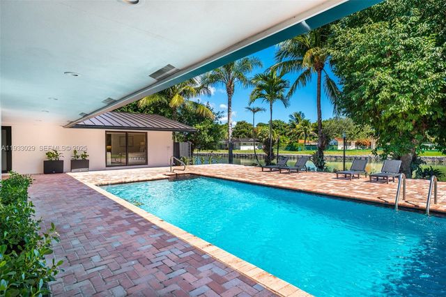 10945 SW 75th Ct, Pinecrest, FL 33156