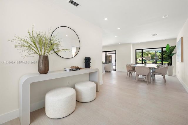 10945 SW 75th Ct, Pinecrest, FL 33156