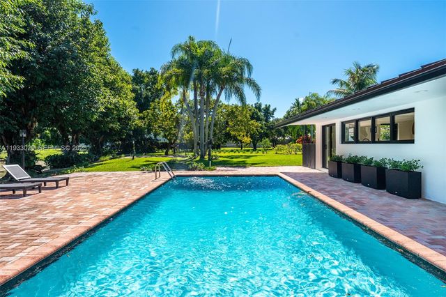 10945 SW 75th Ct, Pinecrest, FL 33156