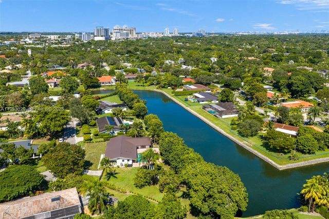 10945 SW 75th Ct, Pinecrest, FL 33156