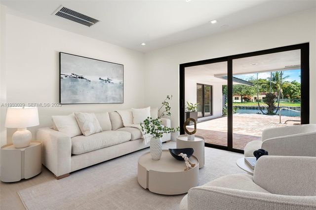 10945 SW 75th Ct, Pinecrest, FL 33156