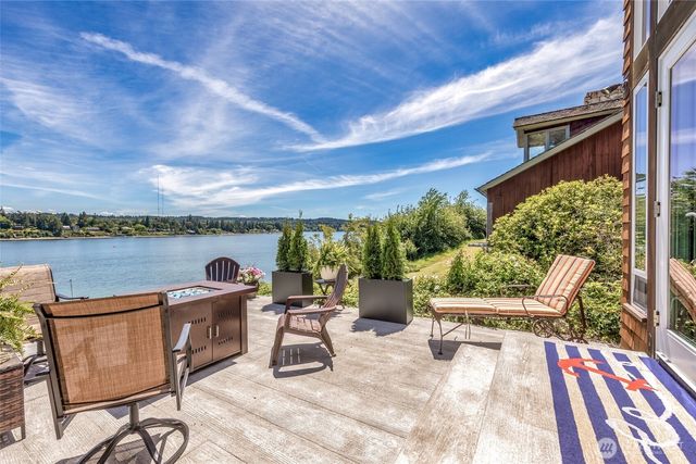 8829 SW Quartermaster Drive, Vashon, WA 98070