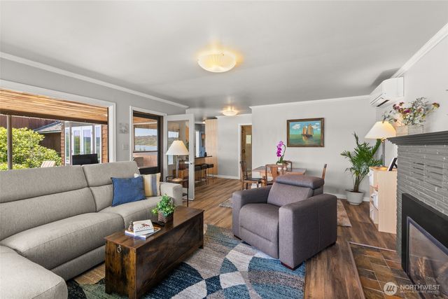 8829 SW Quartermaster Drive, Vashon, WA 98070