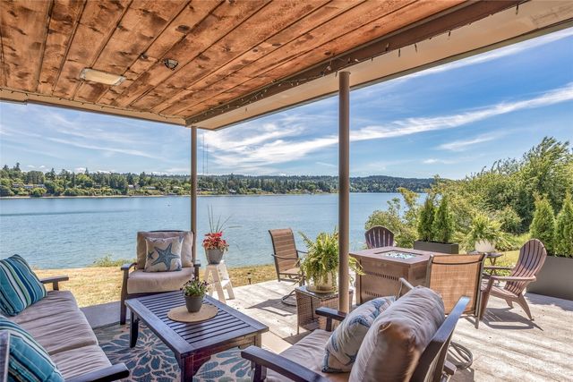 8829 SW Quartermaster Drive, Vashon, WA 98070