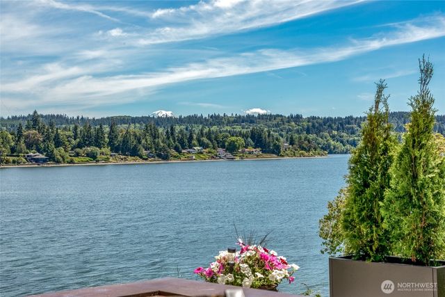 8829 SW Quartermaster Drive, Vashon, WA 98070