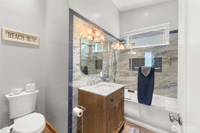 8829 SW Quartermaster Drive, Vashon, WA 98070
