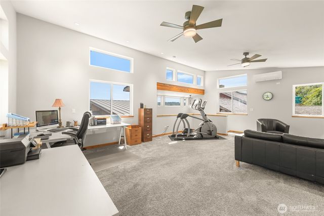 8829 SW Quartermaster Drive, Vashon, WA 98070