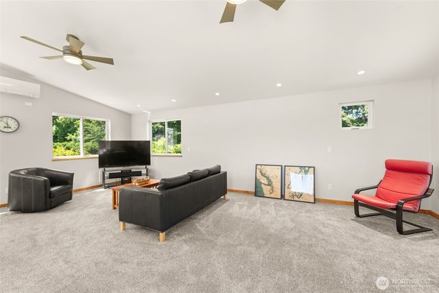 8829 SW Quartermaster Drive, Vashon, WA 98070