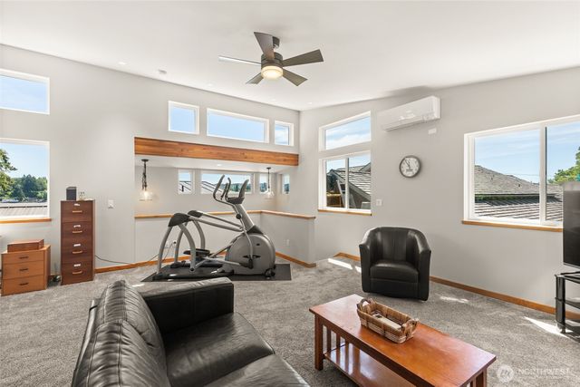 8829 SW Quartermaster Drive, Vashon, WA 98070