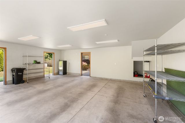 8829 SW Quartermaster Drive, Vashon, WA 98070