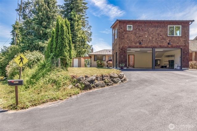 8829 SW Quartermaster Drive, Vashon, WA 98070
