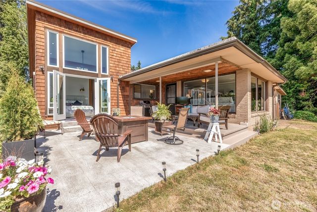 8829 SW Quartermaster Drive, Vashon, WA 98070