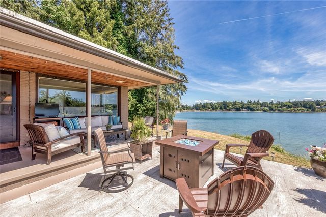 8829 SW Quartermaster Drive, Vashon, WA 98070