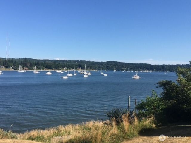 8829 SW Quartermaster Drive, Vashon, WA 98070
