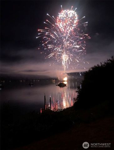 8829 SW Quartermaster Drive, Vashon, WA 98070