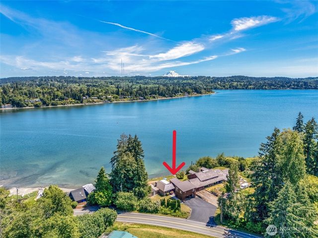 8829 SW Quartermaster Drive, Vashon, WA 98070