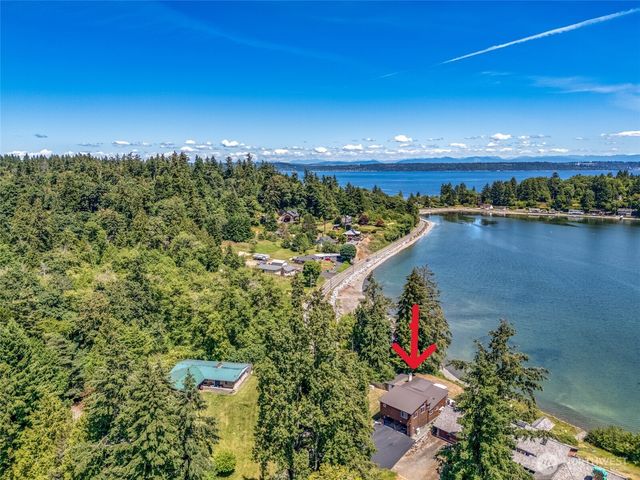 8829 SW Quartermaster Drive, Vashon, WA 98070