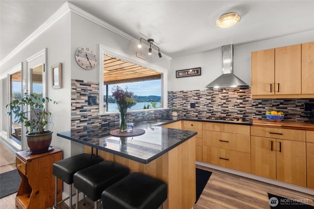 8829 SW Quartermaster Drive, Vashon, WA 98070