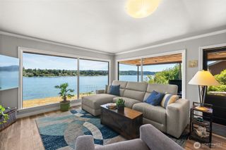 8829 SW Quartermaster Drive, Vashon, WA 98070