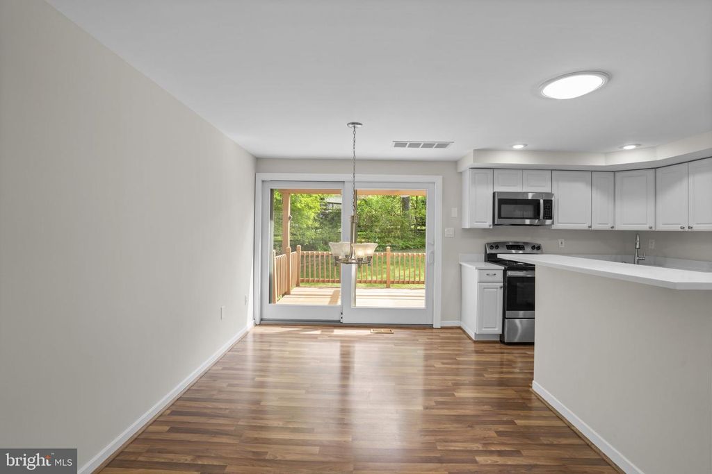 Image 10 of property listing at 8848 YOUNGSEA PL, Columbia, MD 21045