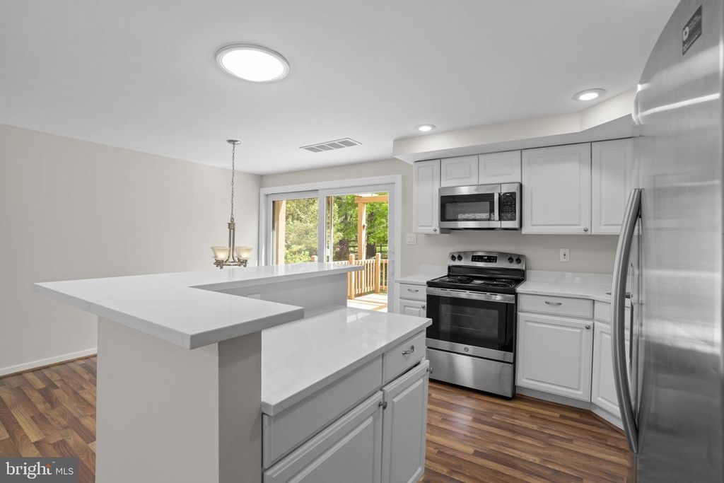 Image 16 of property listing at 8848 YOUNGSEA PL, Columbia, MD 21045