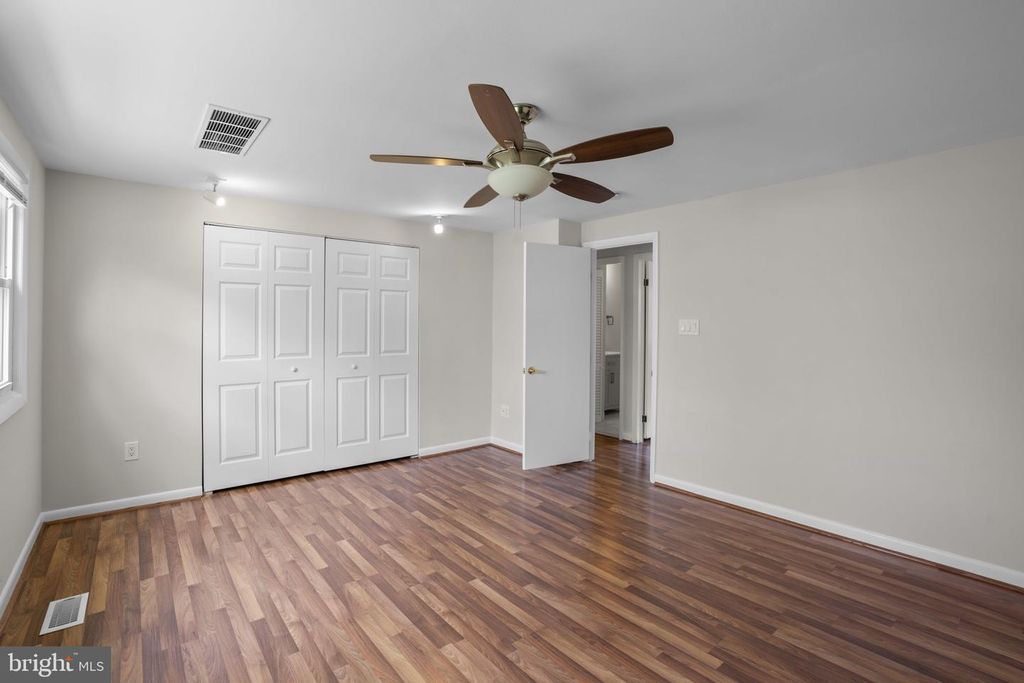 Image 17 of property listing at 8848 YOUNGSEA PL, Columbia, MD 21045