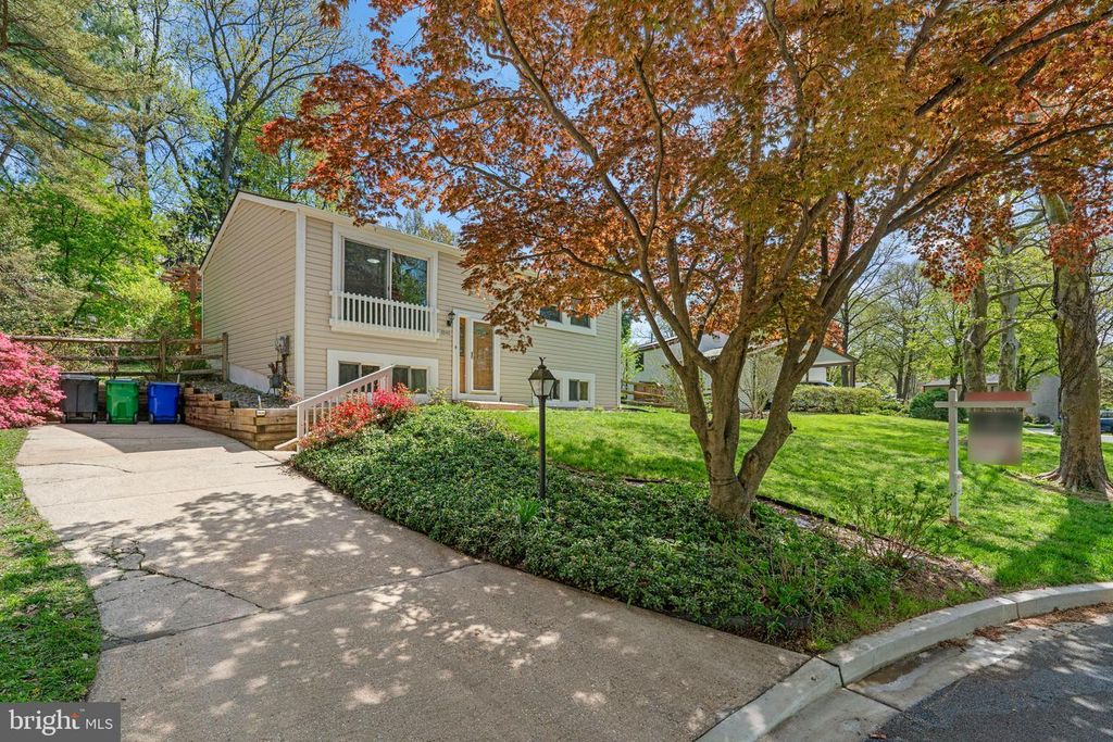 Image 2 of property listing at 8848 YOUNGSEA PL, Columbia, MD 21045