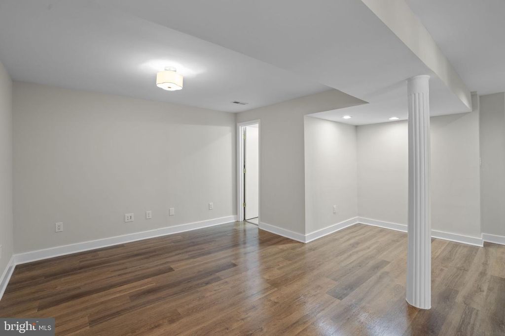 Image 25 of property listing at 8848 YOUNGSEA PL, Columbia, MD 21045