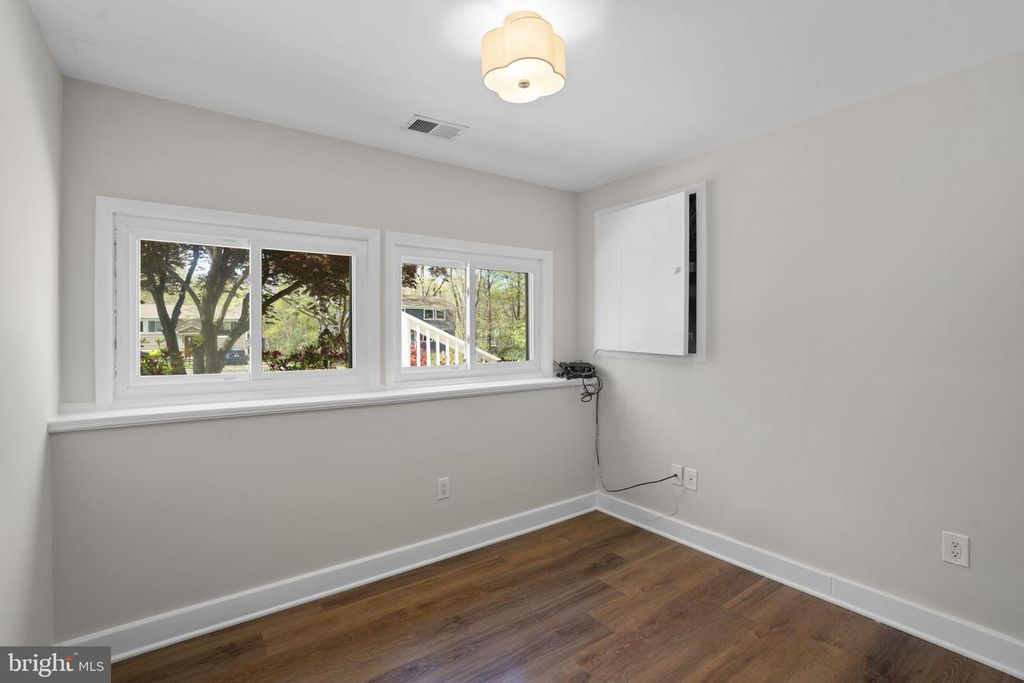 Image 29 of property listing at 8848 YOUNGSEA PL, Columbia, MD 21045