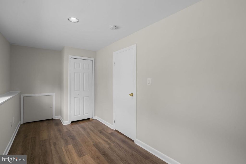 Image 30 of property listing at 8848 YOUNGSEA PL, Columbia, MD 21045