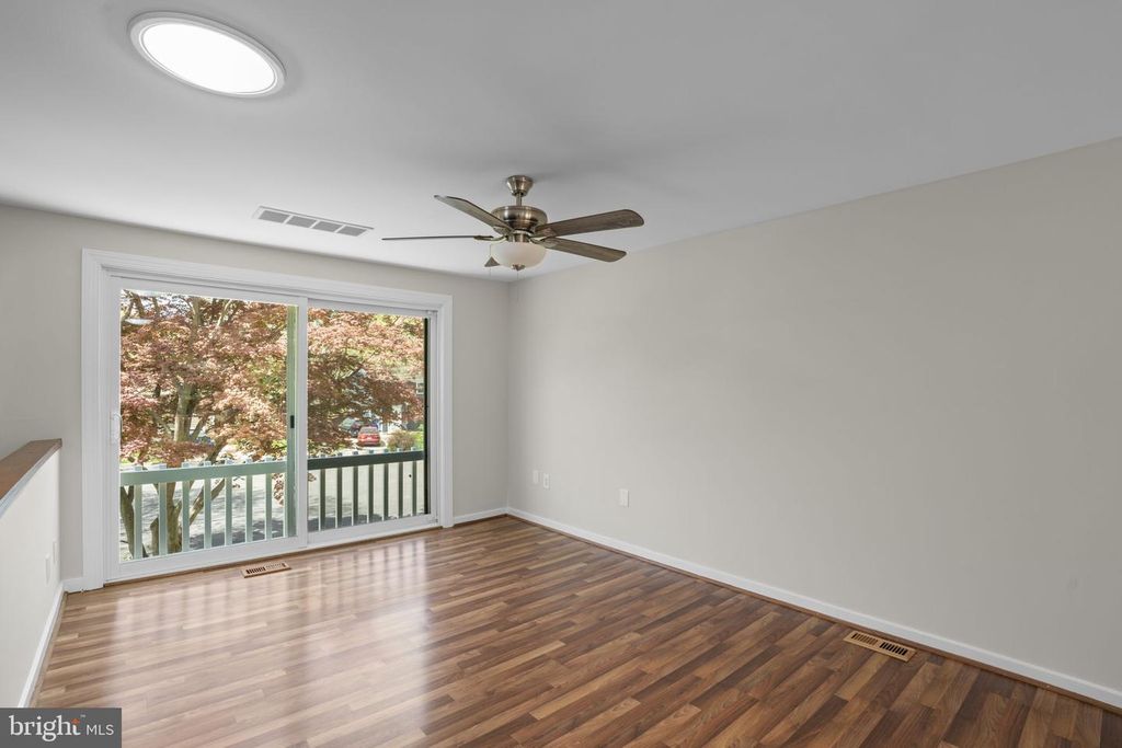 Image 4 of property listing at 8848 YOUNGSEA PL, Columbia, MD 21045