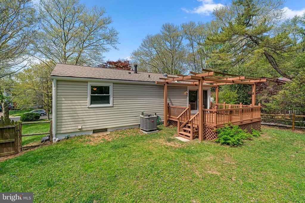 Image 40 of property listing at 8848 YOUNGSEA PL, Columbia, MD 21045