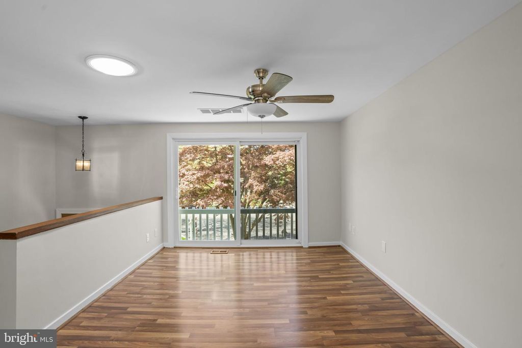 Image 5 of property listing at 8848 YOUNGSEA PL, Columbia, MD 21045