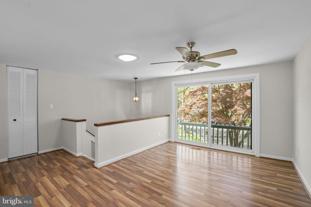 Image 6 of property listing at 8848 YOUNGSEA PL, Columbia, MD 21045