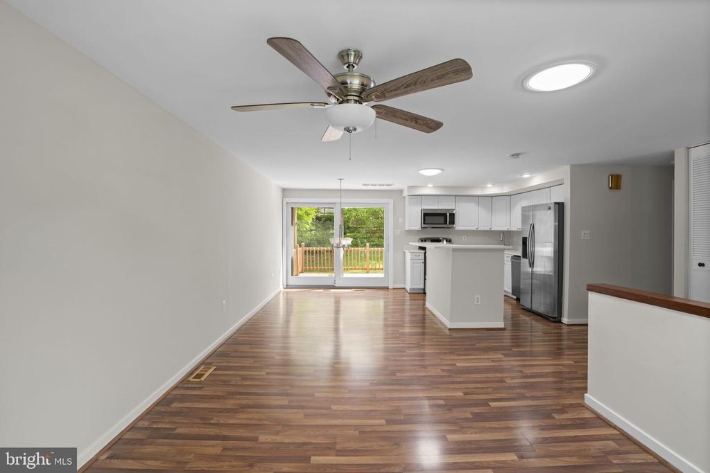 Image 8 of property listing at 8848 YOUNGSEA PL, Columbia, MD 21045