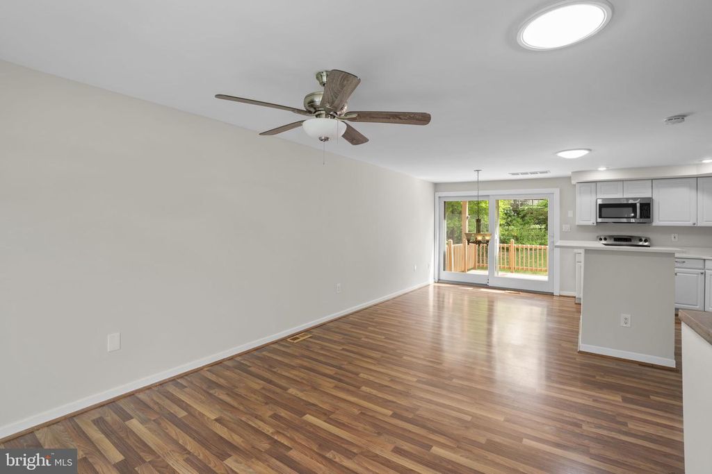 Image 9 of property listing at 8848 YOUNGSEA PL, Columbia, MD 21045