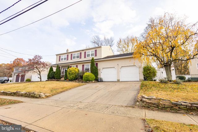 33 KINGSBRIDGE DR, Burlington Township, NJ 08016