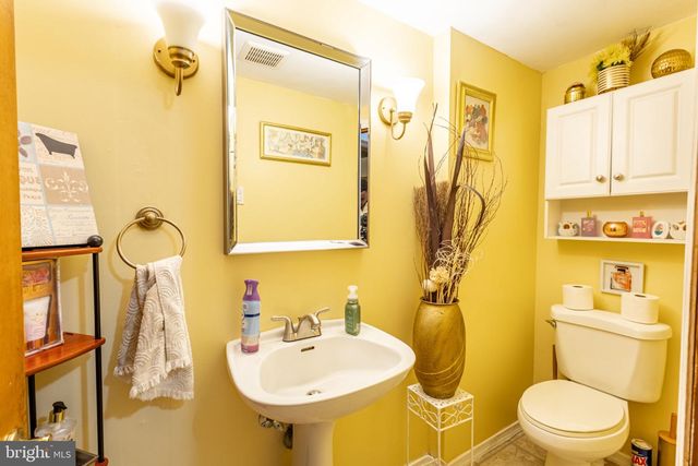 33 KINGSBRIDGE DR, Burlington Township, NJ 08016