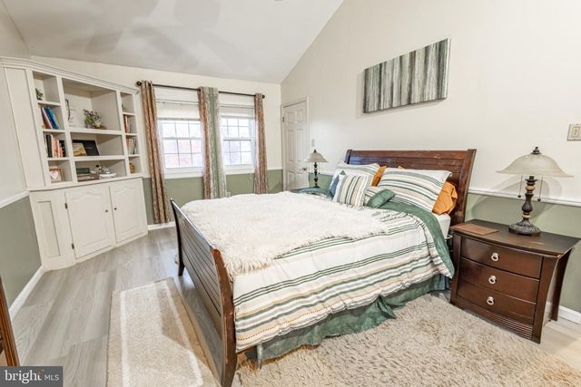 33 KINGSBRIDGE DR, Burlington Township, NJ 08016