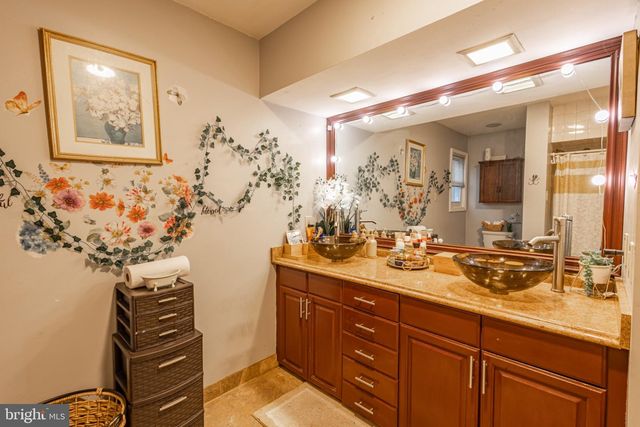 33 KINGSBRIDGE DR, Burlington Township, NJ 08016