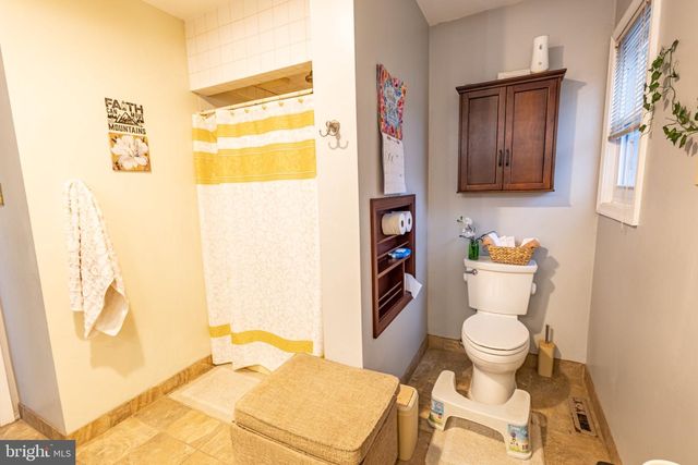 33 KINGSBRIDGE DR, Burlington Township, NJ 08016