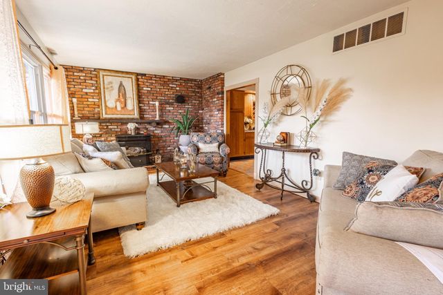 33 KINGSBRIDGE DR, Burlington Township, NJ 08016