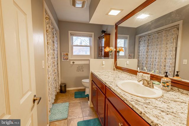 33 KINGSBRIDGE DR, Burlington Township, NJ 08016