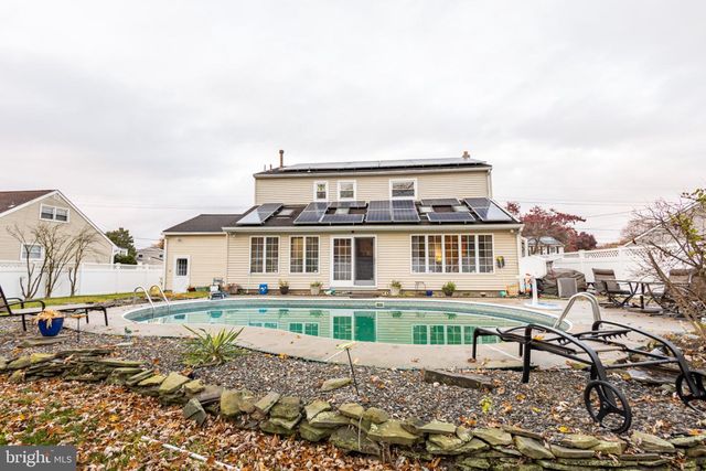 33 KINGSBRIDGE DR, Burlington Township, NJ 08016