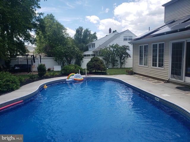 33 KINGSBRIDGE DR, Burlington Township, NJ 08016