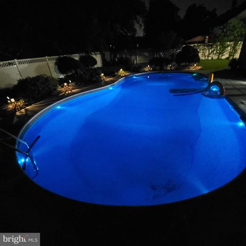 33 KINGSBRIDGE DR, Burlington Township, NJ 08016