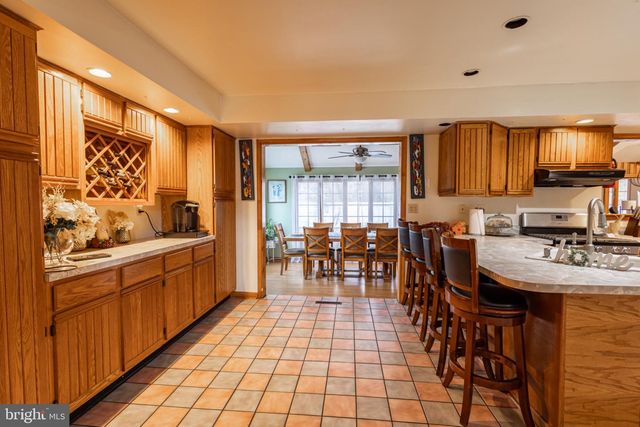 33 KINGSBRIDGE DR, Burlington Township, NJ 08016