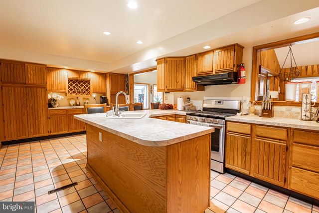 33 KINGSBRIDGE DR, Burlington Township, NJ 08016