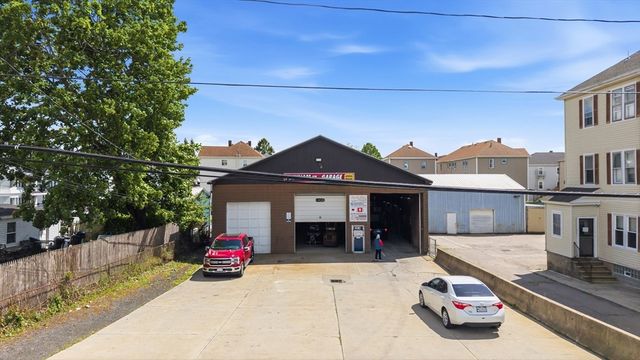 213 Peckham St, Fall River, MA 02724