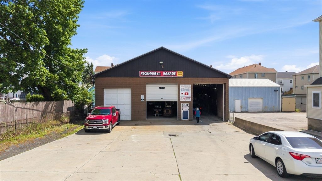 213 Peckham St, Fall River, MA 02724